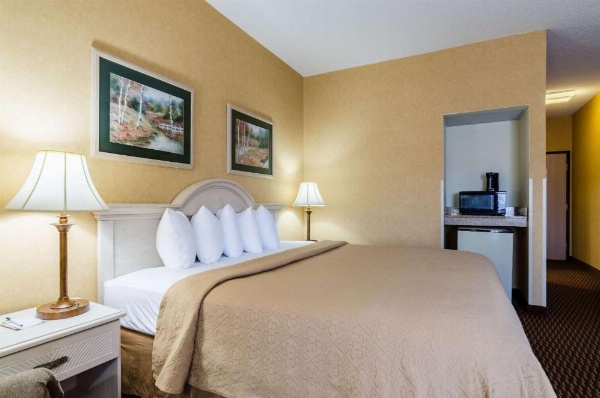 Quality Inn & Suites Manhattan image 18