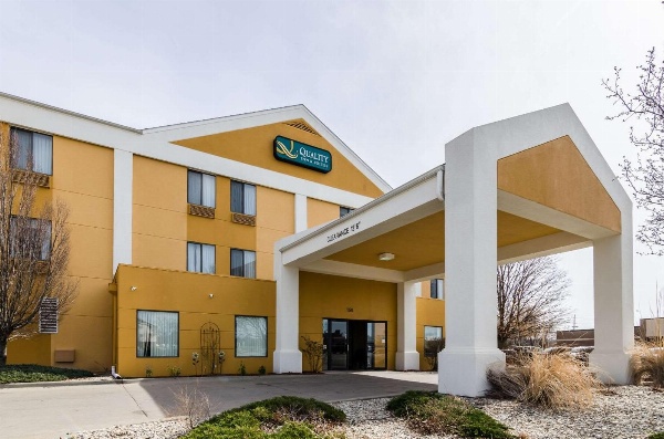Quality Inn & Suites Manhattan image 2