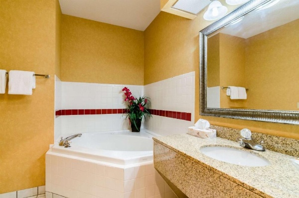 Quality Inn & Suites Manhattan image 26